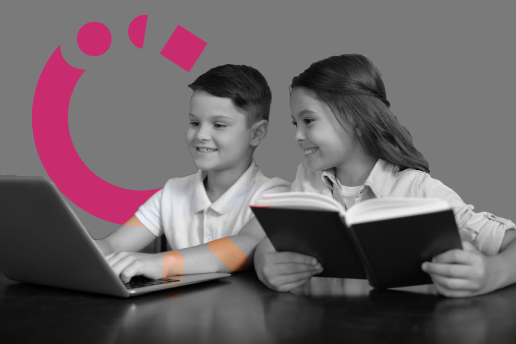 enfant-ordi-et-livre